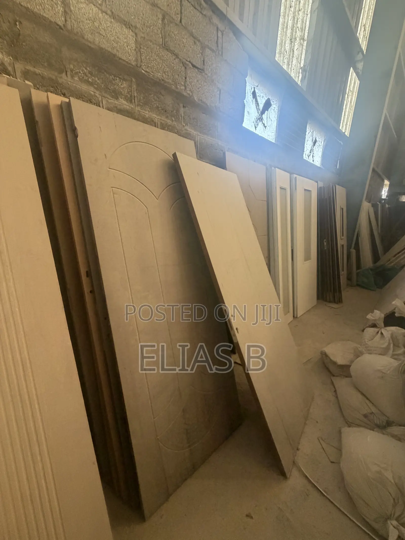 Wooden Door የእንጨት በሮች