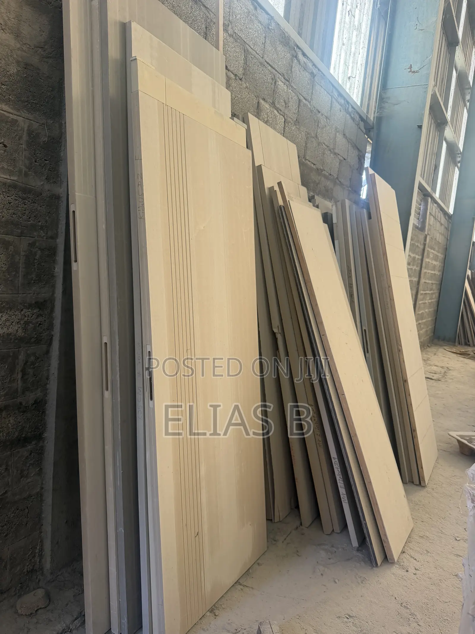 Wooden Door የእንጨት በሮች