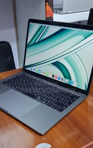 New Laptop Apple MacBook Pro 2017 8GB Intel Core i5 SSD 256GB