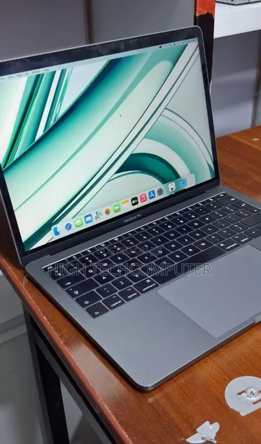 New Laptop Apple MacBook Pro 2017 8GB Intel Core i5 SSD 256GB