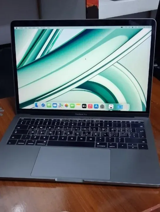 New Laptop Apple MacBook Pro 2017 8GB Intel Core i5 SSD 256GB