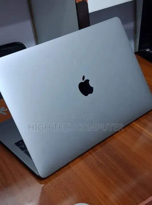 New Laptop Apple MacBook Pro 2017 8GB Intel Core i5 SSD 256GB
