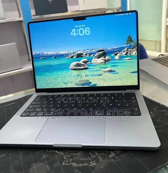 New Laptop Apple MacBook Pro 2021 M1 16GB Apple M1 Pro SSD 512GB