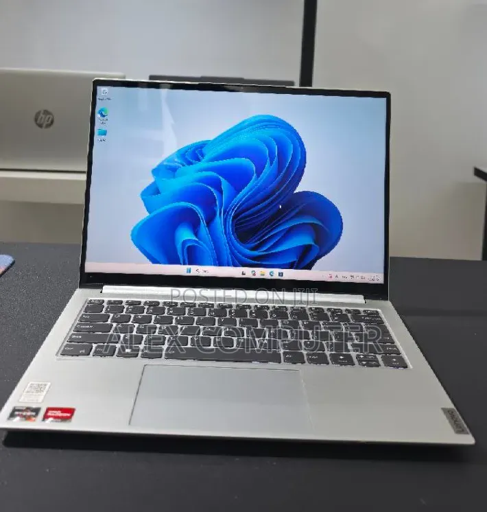 New Laptop Lenovo 16GB AMD Ryzen 7 SSD 512GB