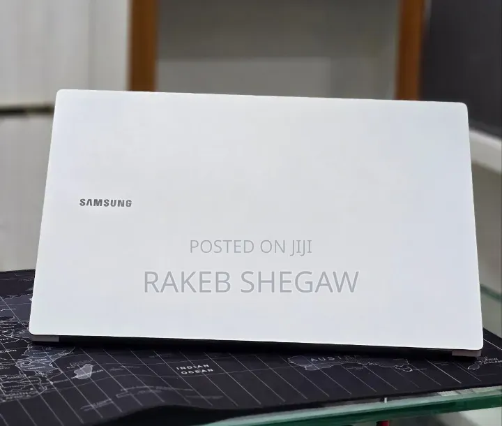 New Laptop Samsung Galaxy Book4 16GB Intel Core i7 SSD 512GB