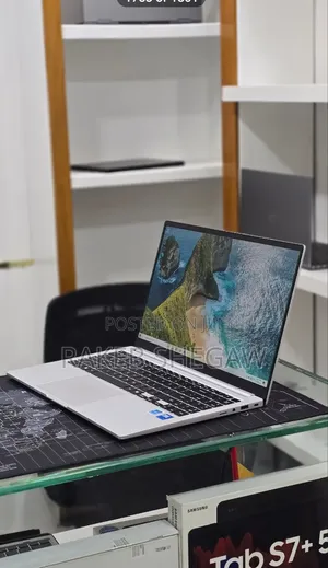 New Laptop Samsung Galaxy Book4 16GB Intel Core i7 SSD 512GB