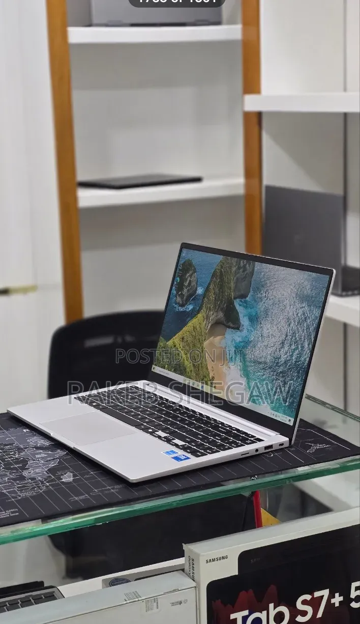 New Laptop Samsung Galaxy Book4 16GB Intel Core i7 SSD 512GB