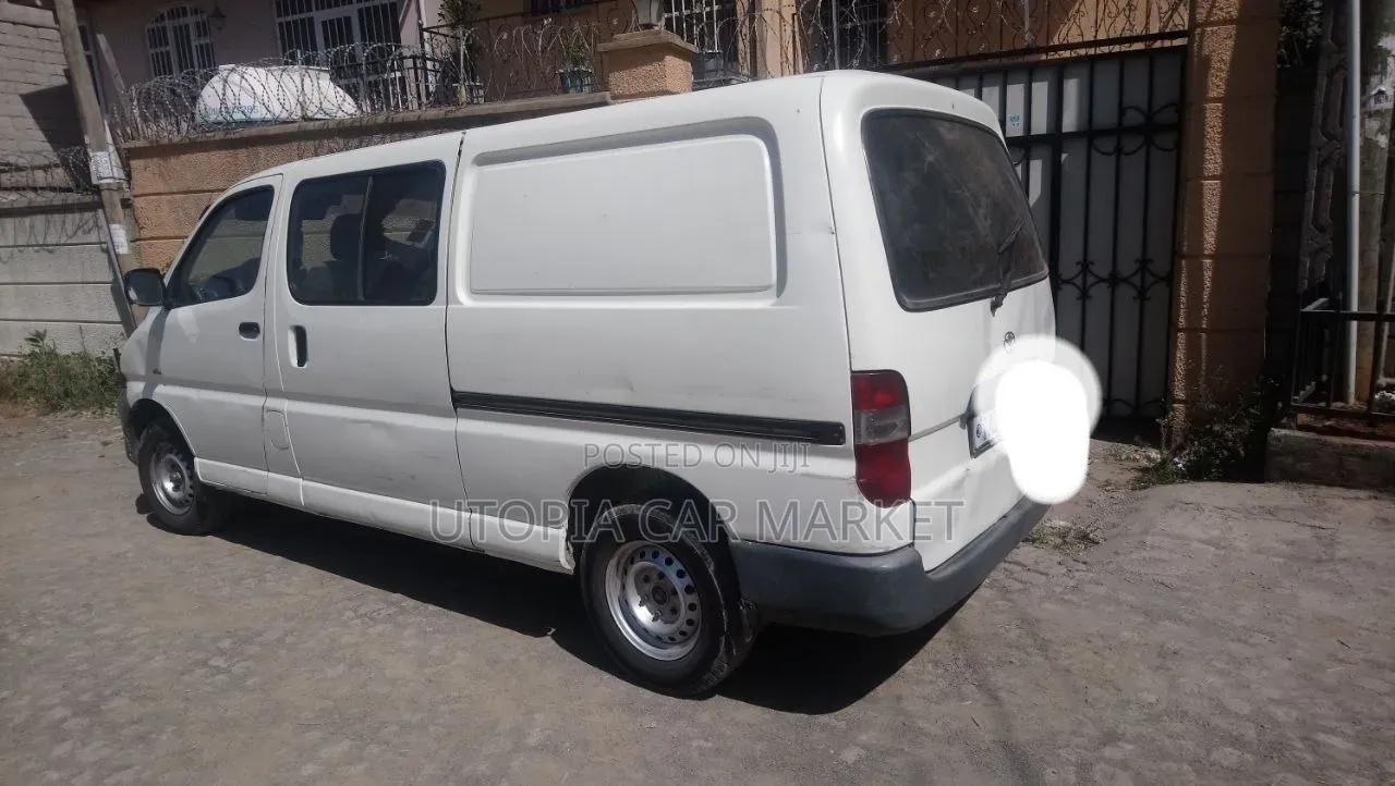 Toyota HiAce 2005 Silver