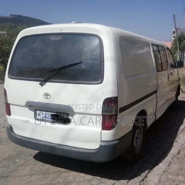 Toyota HiAce 2005 Silver