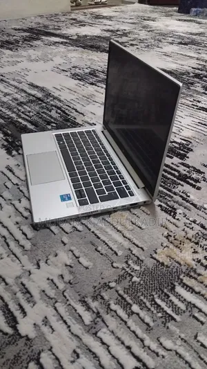 New Laptop HP EliteBook 830 G8 16GB Intel Core i5 SSD 512GB