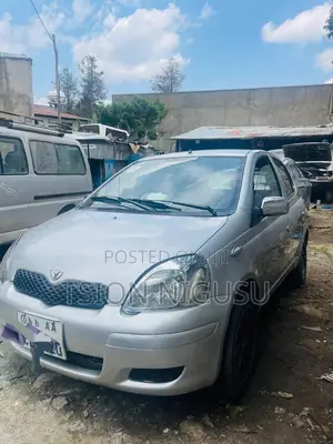 Toyota Vitz 2002 Silver