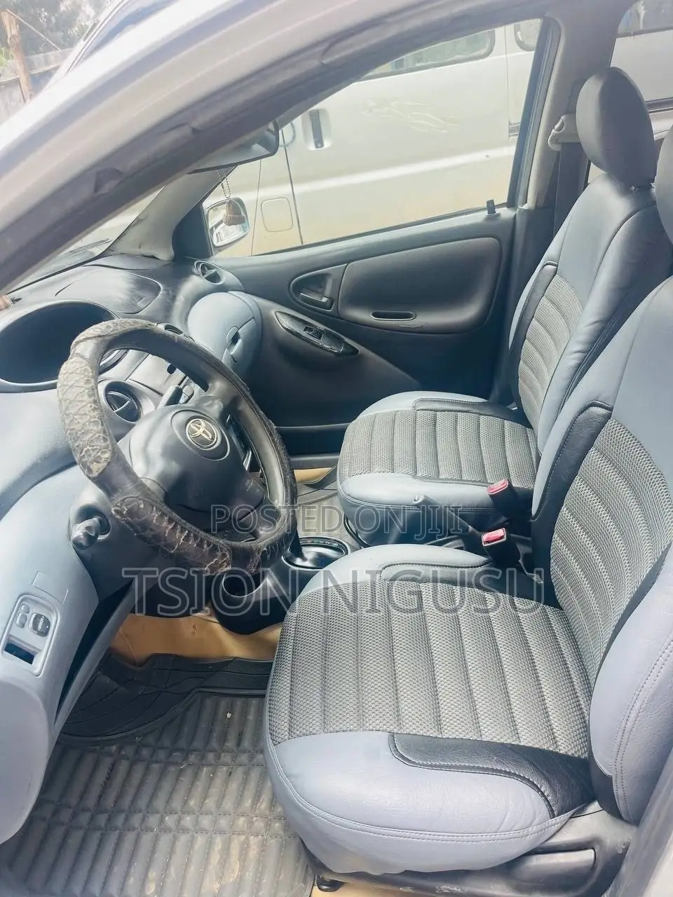 Toyota Vitz 2002 Silver
