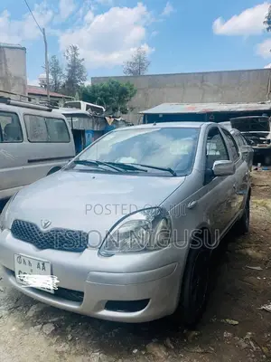 Toyota Vitz 2002 Silver