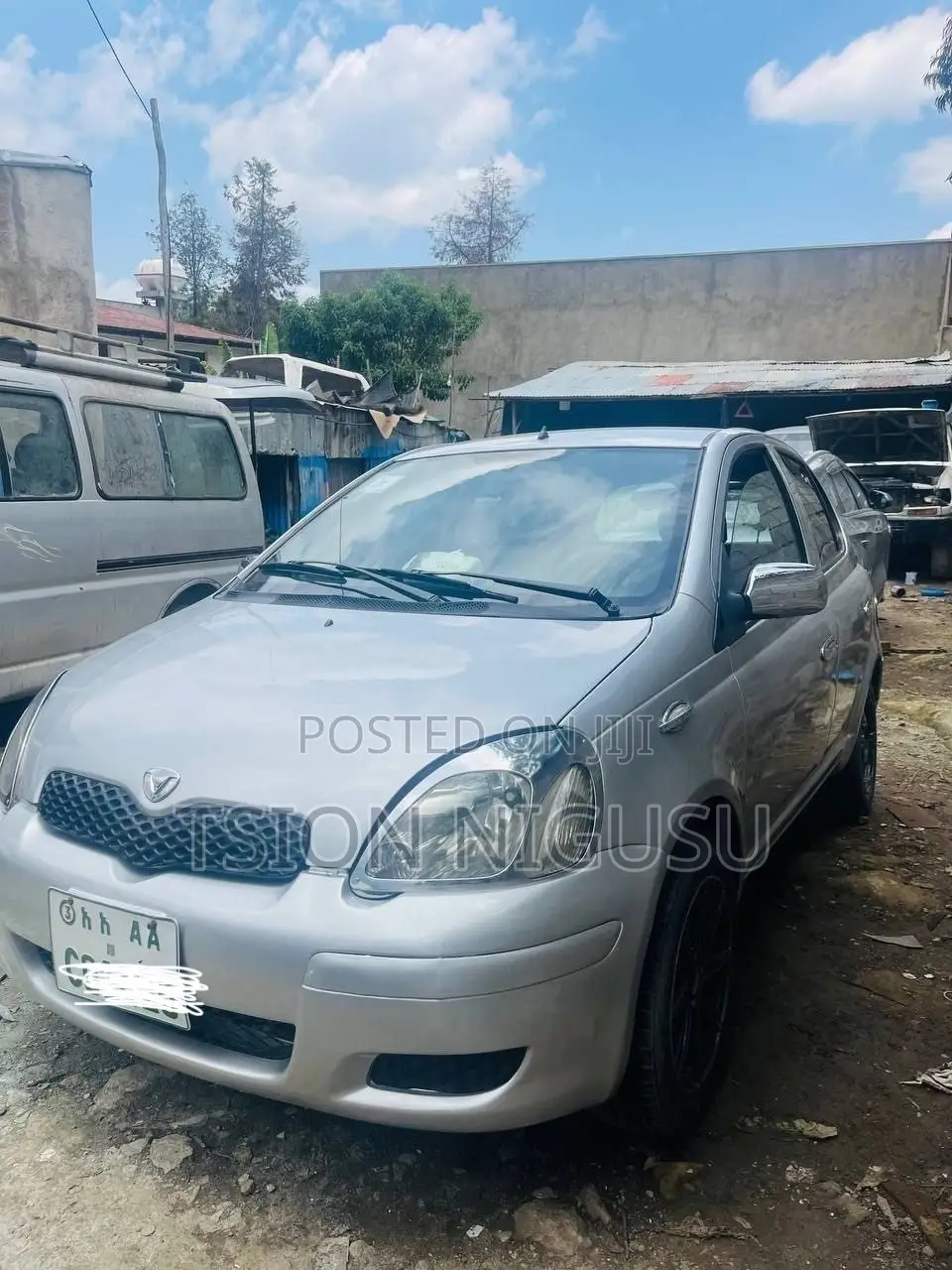 Toyota Vitz 2002 Silver