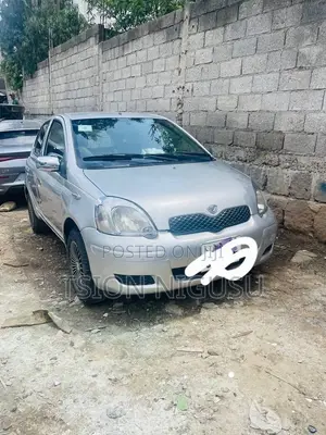 Toyota Vitz 2002 Silver