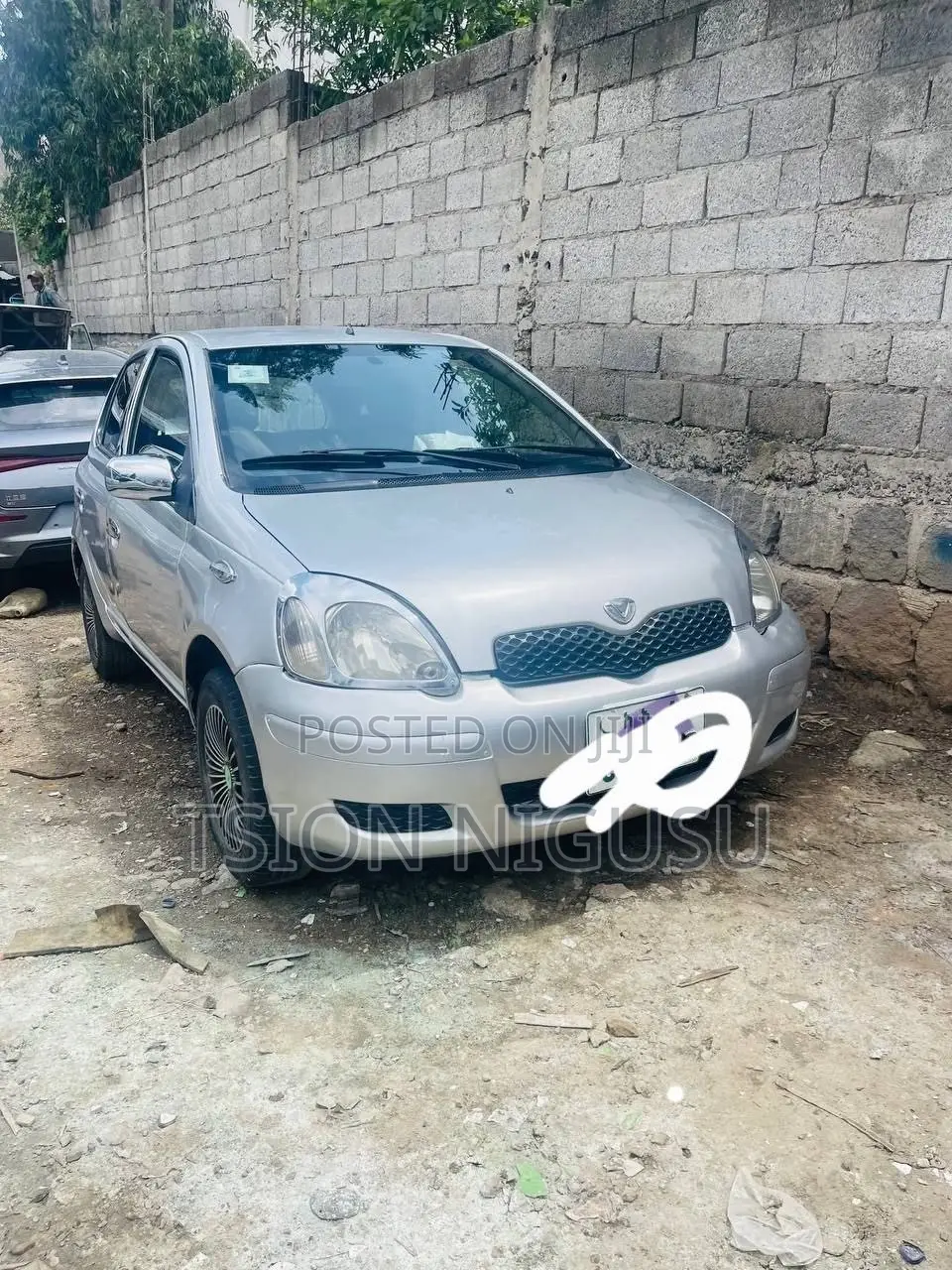 Toyota Vitz 2002 Silver