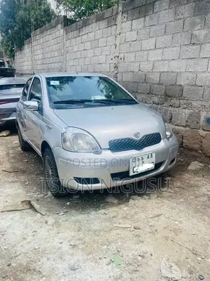 Toyota Vitz 2002 Silver