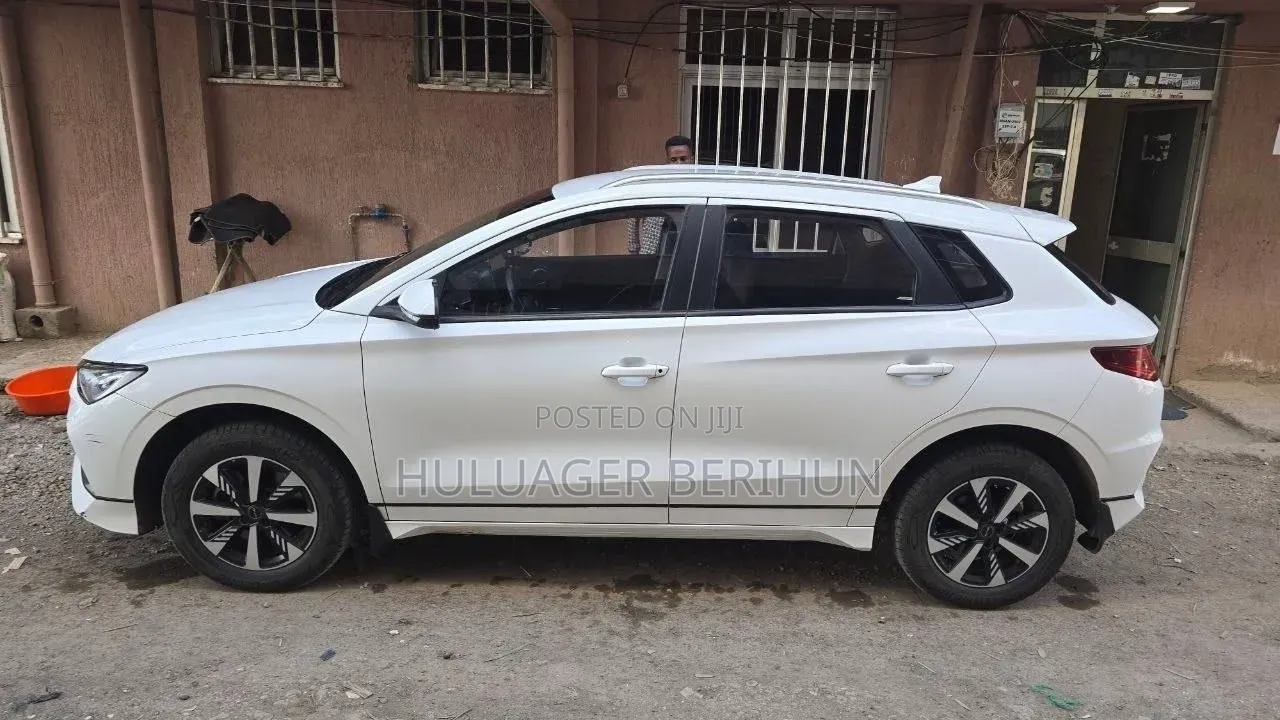 BYD E2 43 kWh 94 hp FWD 2023 White