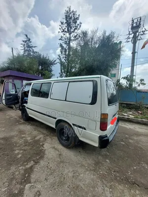 Toyota HiAce 2004 White