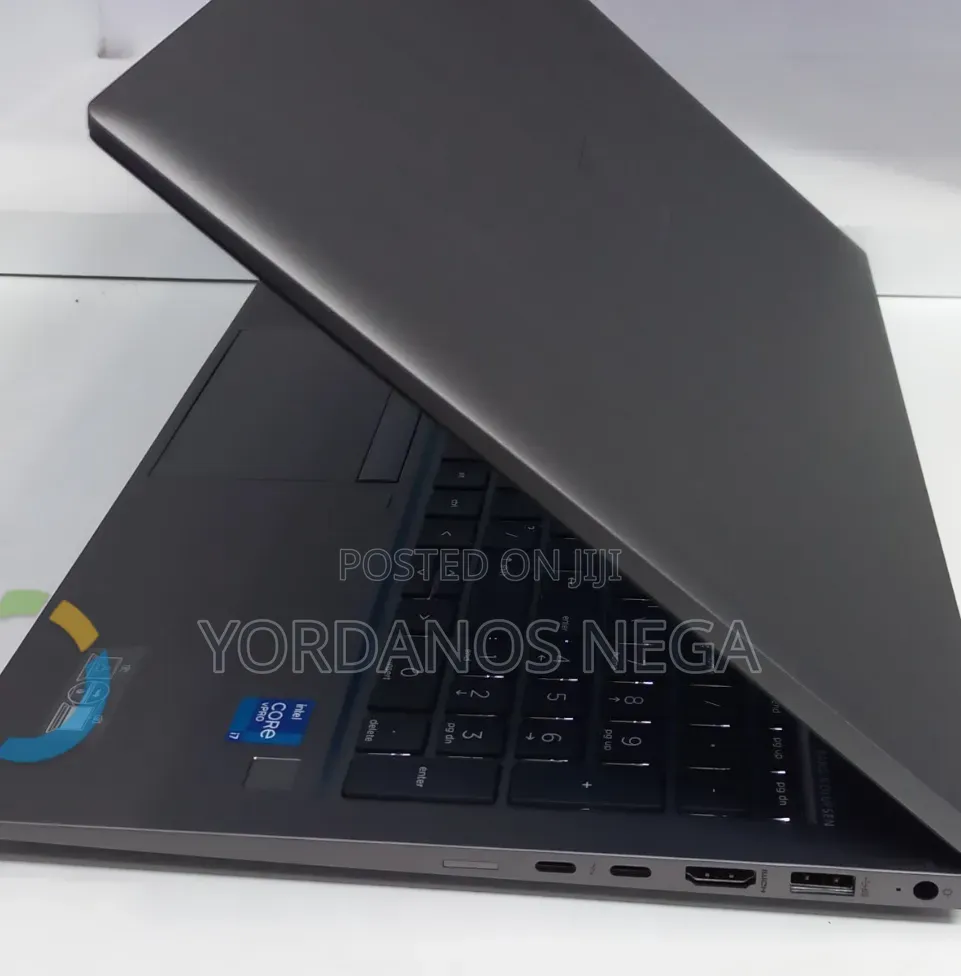 New Laptop HP ZBook Firefly G8 16GB Intel Core i7 SSD 512GB