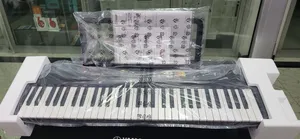 Yamaha F52
