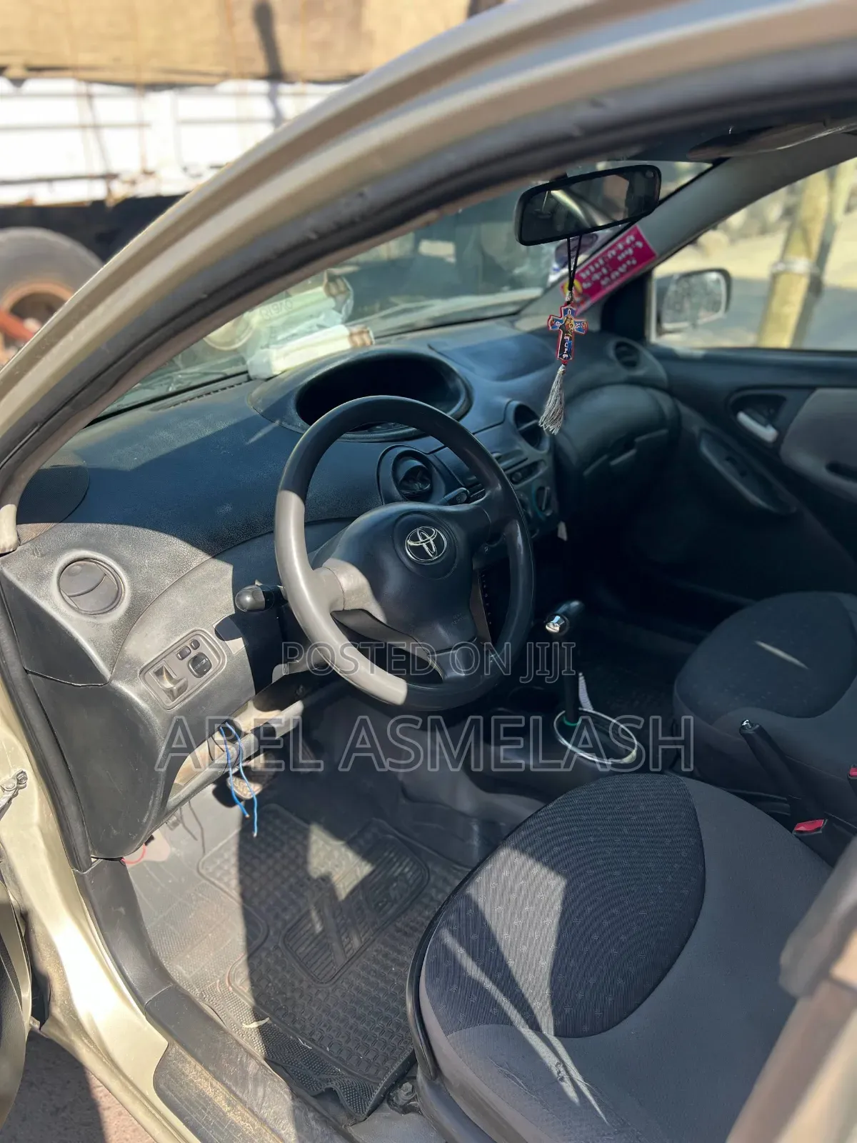 Toyota Vitz 2004 Silver