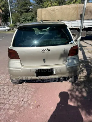 Toyota Vitz 2004 Silver