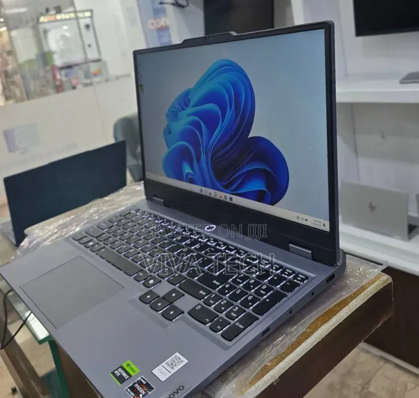 New Laptop Lenovo LOQ 15AHP10 16GB AMD Ryzen 5 SSD 512GB