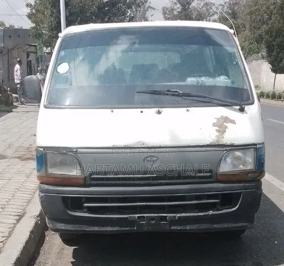Toyota Grand HiAce 2000 White