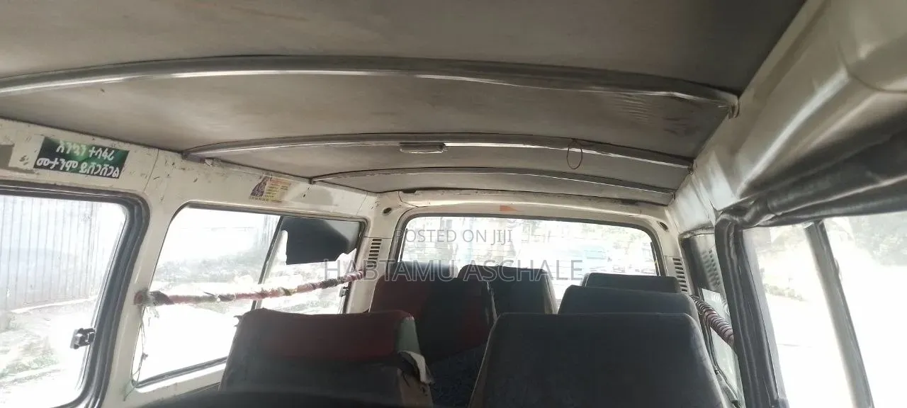 Toyota Grand HiAce 2000 White