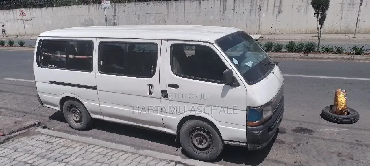 Toyota Grand HiAce 2000 White