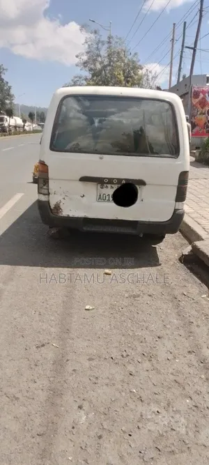 Toyota Grand HiAce 2000 White