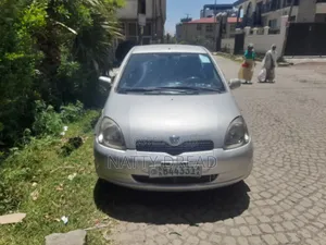 Toyota Vitz 2002 Silver