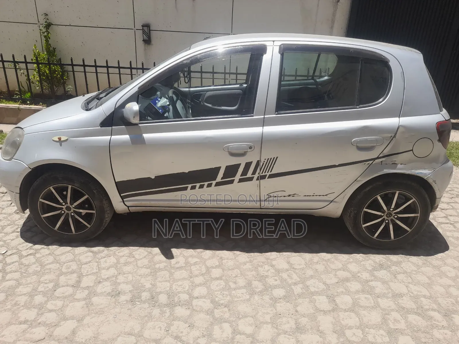 Toyota Vitz 2002 Silver