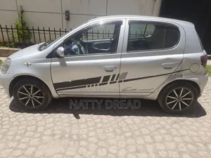 Toyota Vitz 2002 Silver