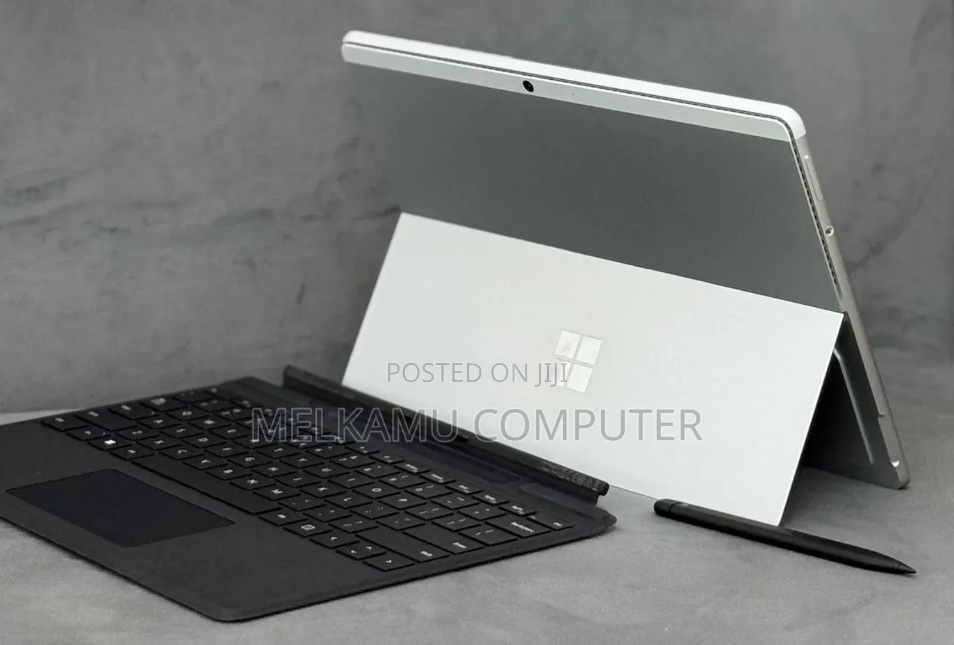 New Laptop Microsoft Surface Pro 8 8GB Intel Core i5 SSD 256GB