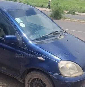 Toyota Vitz 2000 Blue