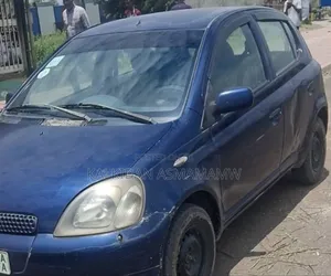 Toyota Vitz 2000 Blue