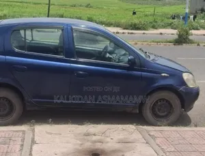 Toyota Vitz 2000 Blue
