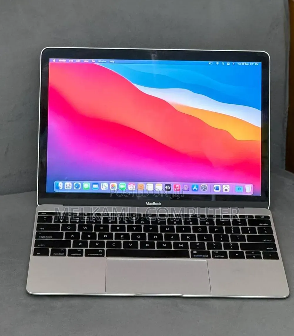 New Laptop Apple MacBook 2017 8GB Intel Core M3 SSD 256GB