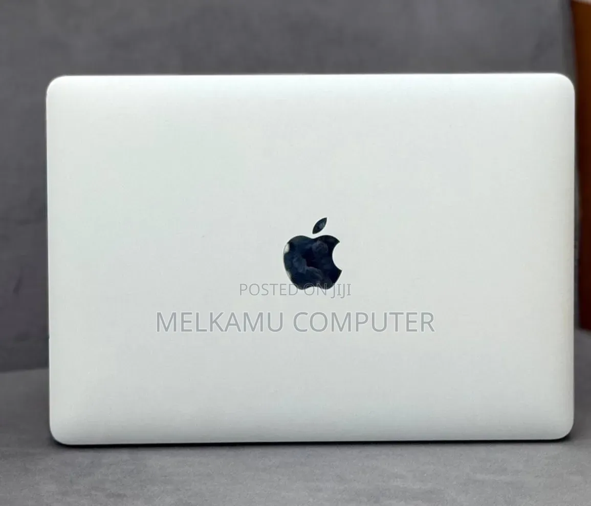 New Laptop Apple MacBook 2017 8GB Intel Core M3 SSD 256GB