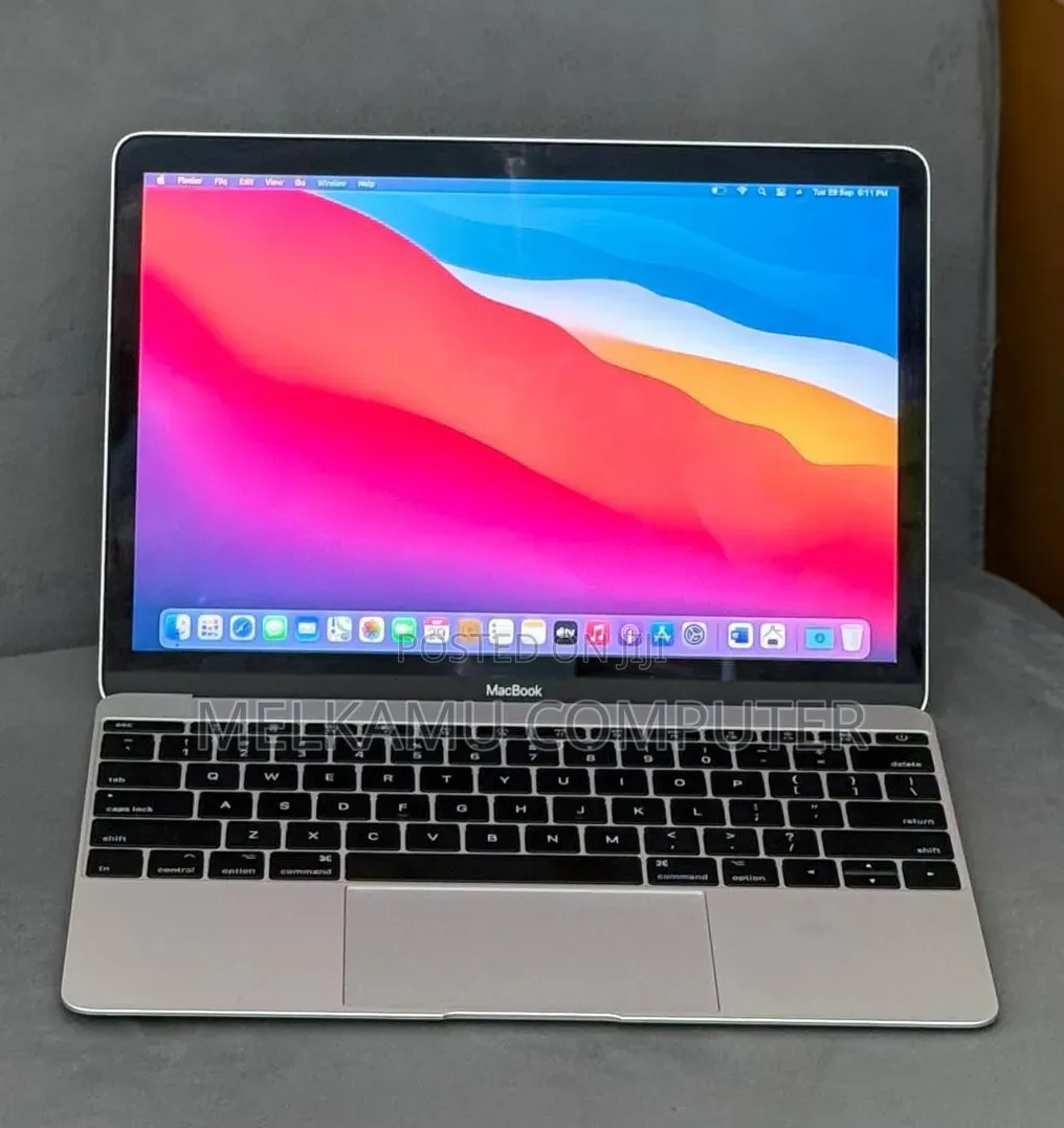 New Laptop Apple MacBook 2017 8GB Intel Core M3 SSD 256GB