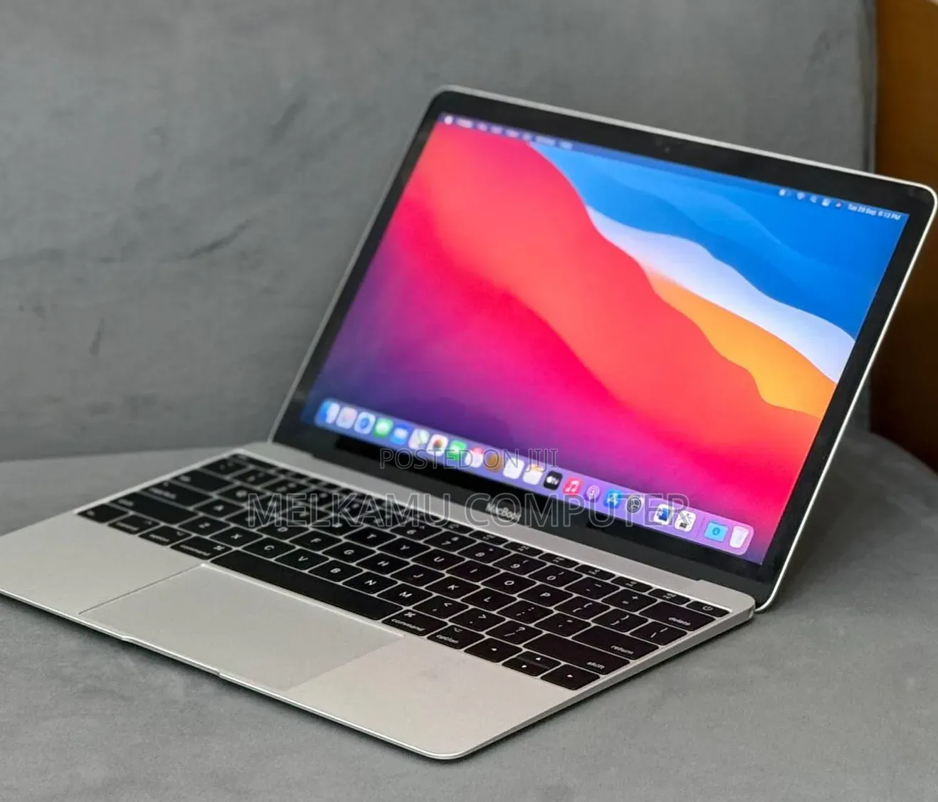 New Laptop Apple MacBook 2017 8GB Intel Core M3 SSD 256GB