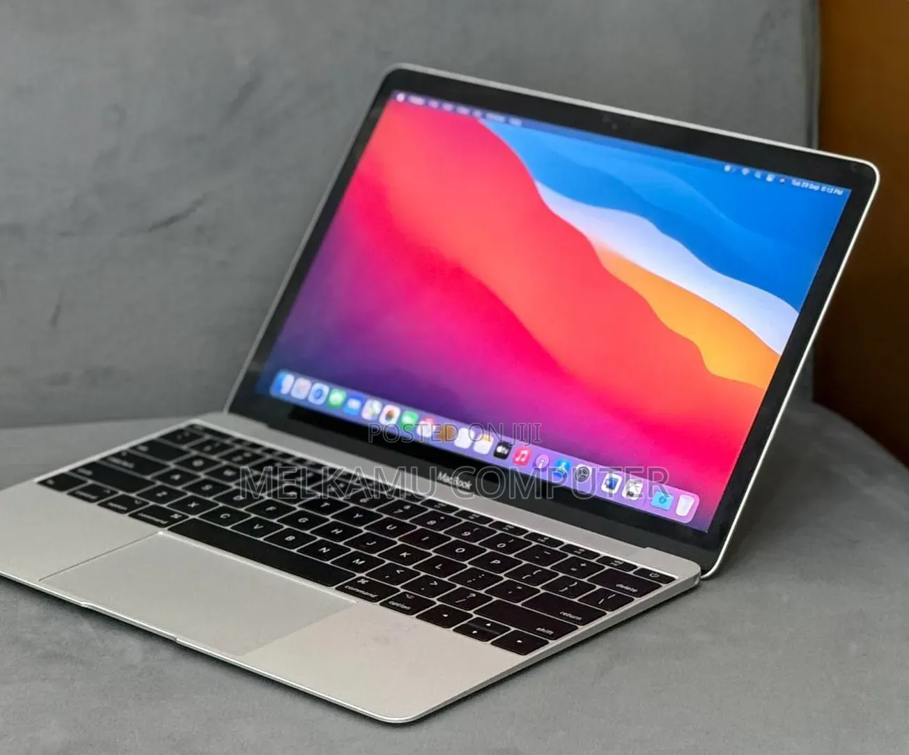 New Laptop Apple MacBook 2017 8GB Intel Core M3 SSD 256GB