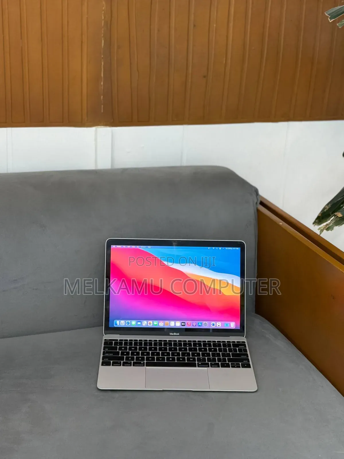 New Laptop Apple MacBook 2017 8GB Intel Core M3 SSD 256GB