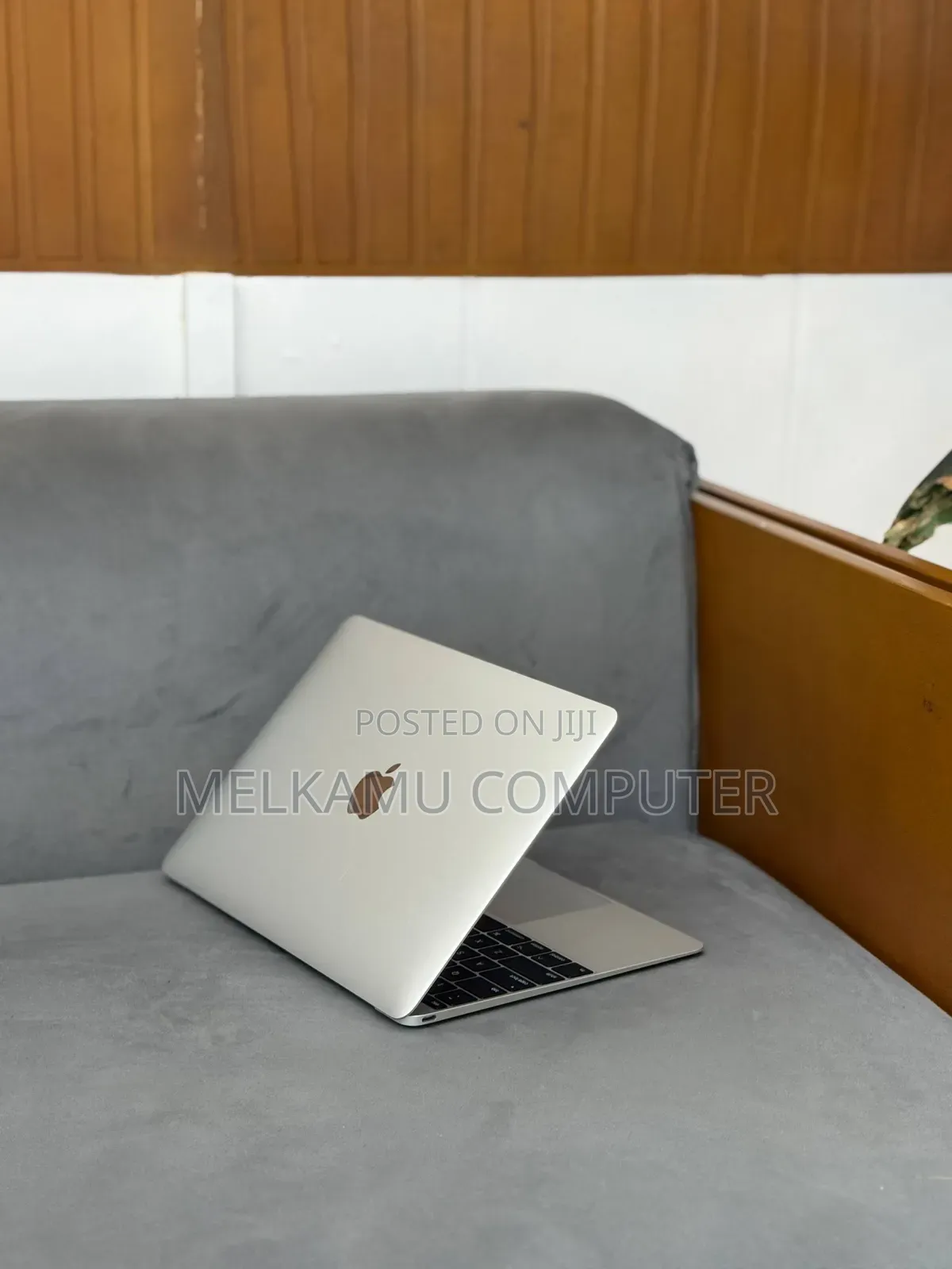 New Laptop Apple MacBook 2017 8GB Intel Core M3 SSD 256GB