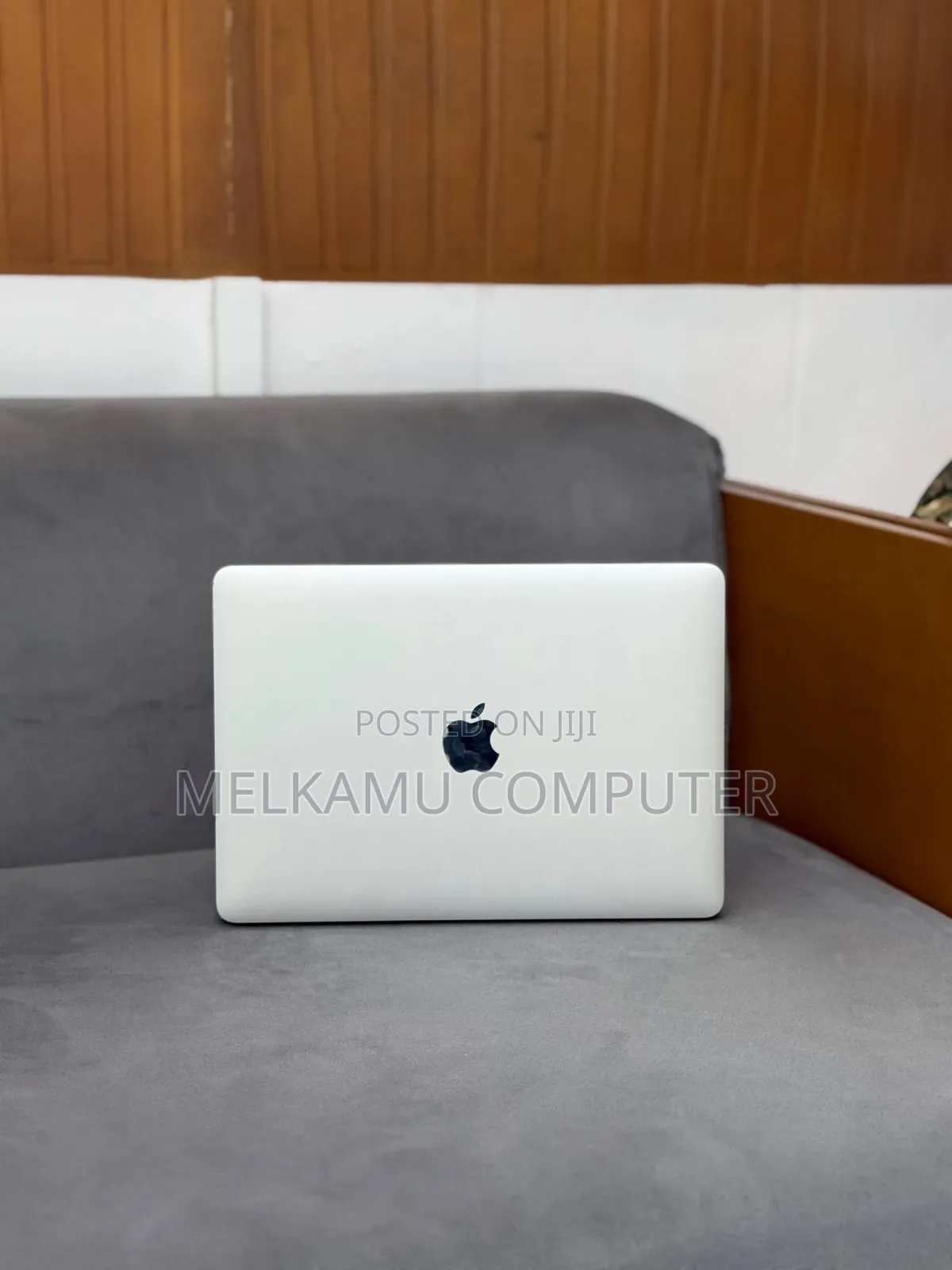 New Laptop Apple MacBook 2017 8GB Intel Core M3 SSD 256GB