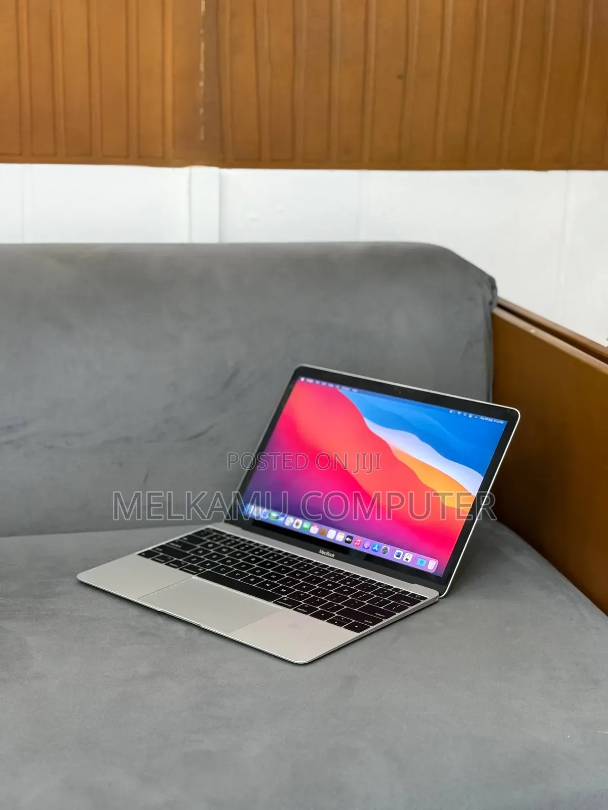 New Laptop Apple MacBook 2017 8GB Intel Core M3 SSD 256GB