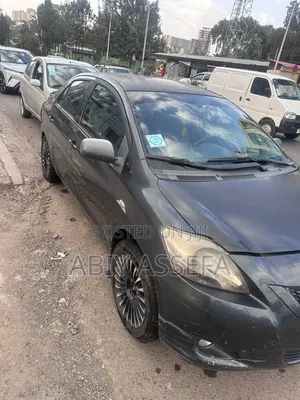 Toyota Yaris Base Sedan 4dr 2010 Black