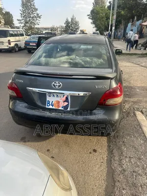 Toyota Yaris Base Sedan 4dr 2010 Black